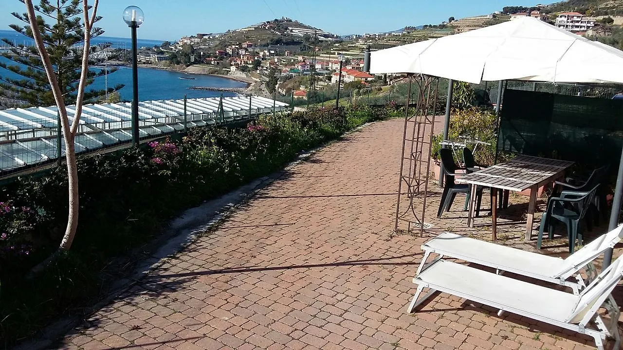 公寓 Villa Del Mare Ligure Terme & Spa Piscina A 37 Gradi 圣托·斯特凡诺·阿尔马尔 意大利