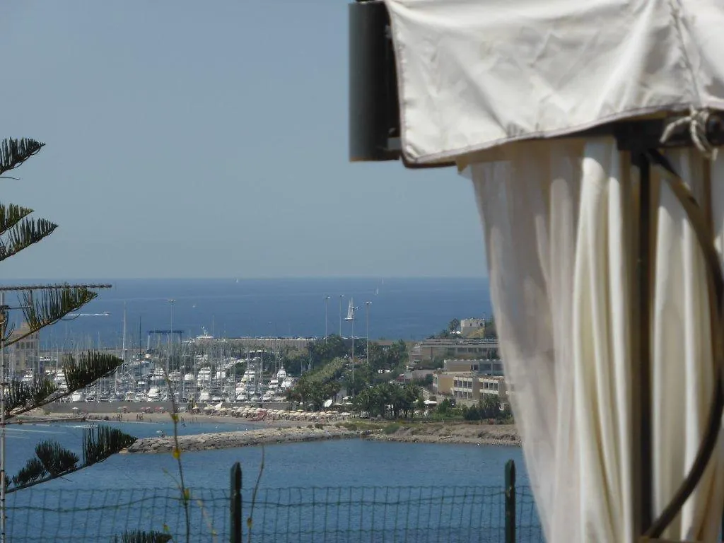 公寓 Villa Del Mare Ligure Terme & Spa Piscina A 37 Gradi 圣托·斯特凡诺·阿尔马尔 意大利